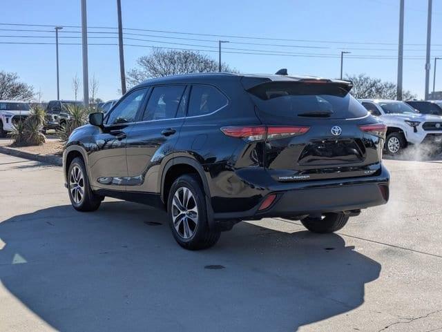 used 2021 Toyota Highlander car, priced at $35,481