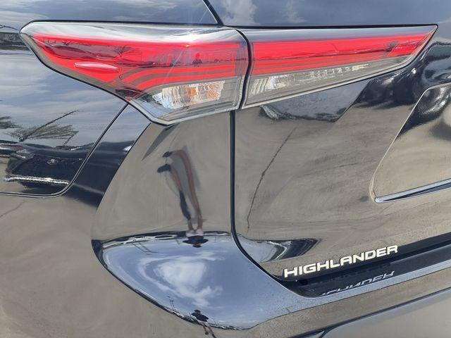 used 2023 Toyota Highlander car, priced at $37,901