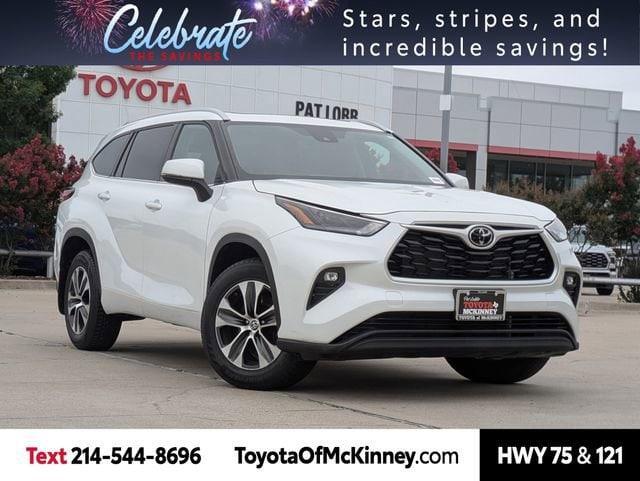 used 2022 Toyota Highlander car, priced at $37,173
