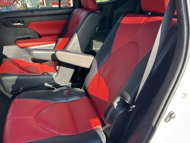 used 2023 Toyota Highlander car, priced at $41,111