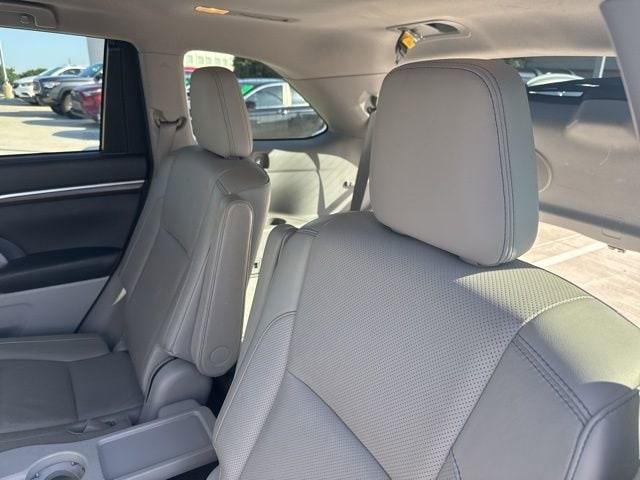 used 2015 Toyota Highlander car, priced at $20,902