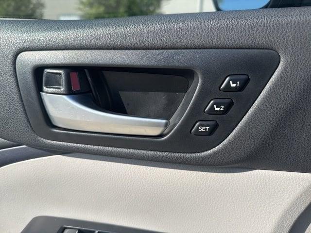 used 2015 Toyota Highlander car, priced at $20,902