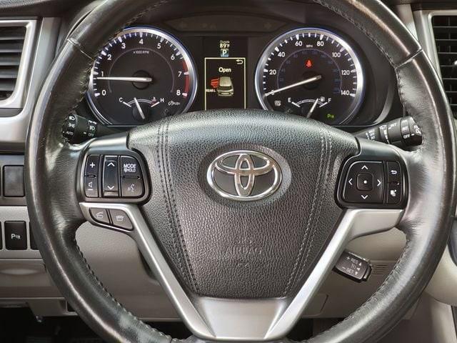 used 2015 Toyota Highlander car, priced at $20,344