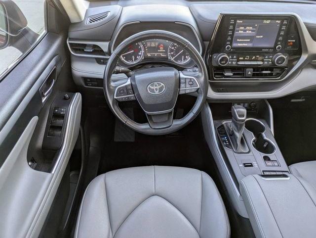 used 2022 Toyota Highlander car, priced at $35,001