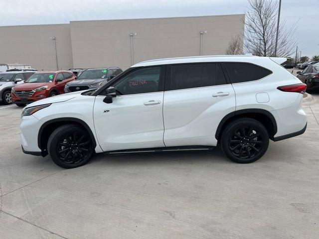 used 2022 Toyota Highlander car, priced at $37,687