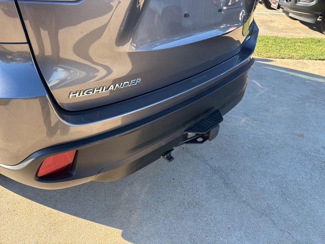 used 2019 Toyota Highlander car, priced at $22,528