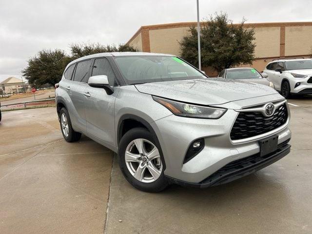 used 2022 Toyota Highlander car, priced at $31,301