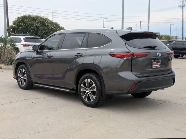 used 2022 Toyota Highlander car, priced at $35,485