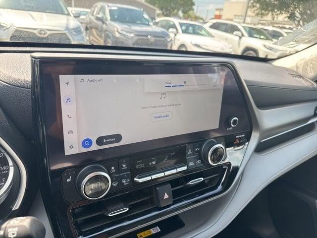 used 2023 Toyota Highlander Hybrid car, priced at $44,401