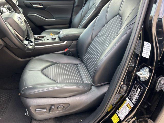 used 2023 Toyota Highlander car, priced at $42,579