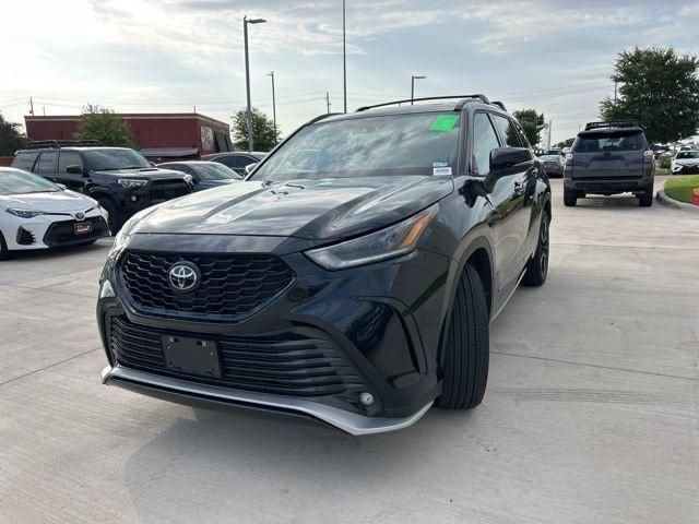 used 2023 Toyota Highlander car, priced at $42,579