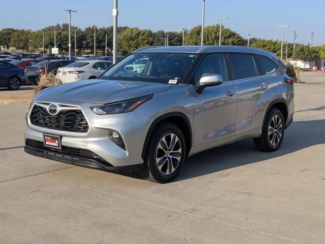 used 2023 Toyota Highlander car, priced at $37,124