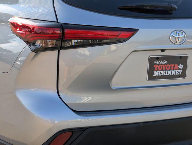 used 2023 Toyota Highlander car, priced at $37,124