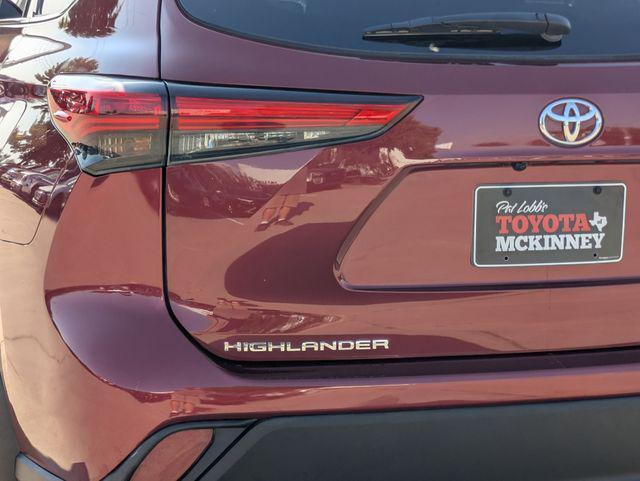 used 2022 Toyota Highlander car, priced at $37,573