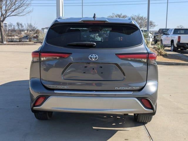 used 2021 Toyota Highlander car, priced at $37,721