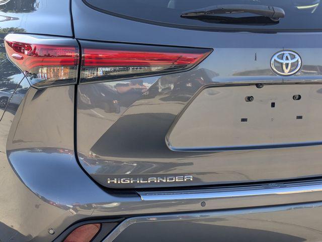 used 2021 Toyota Highlander car, priced at $34,696