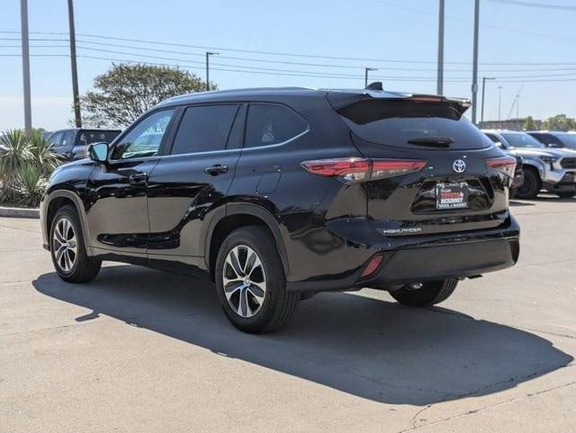 used 2023 Toyota Highlander car, priced at $35,484