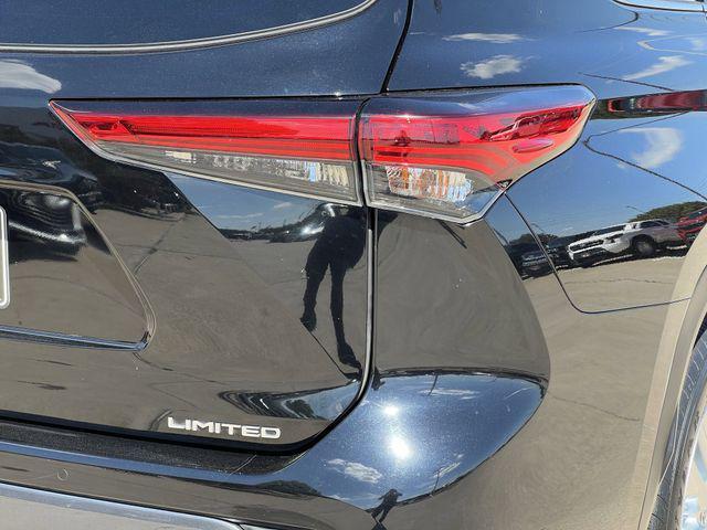 used 2023 Toyota Highlander car, priced at $39,301
