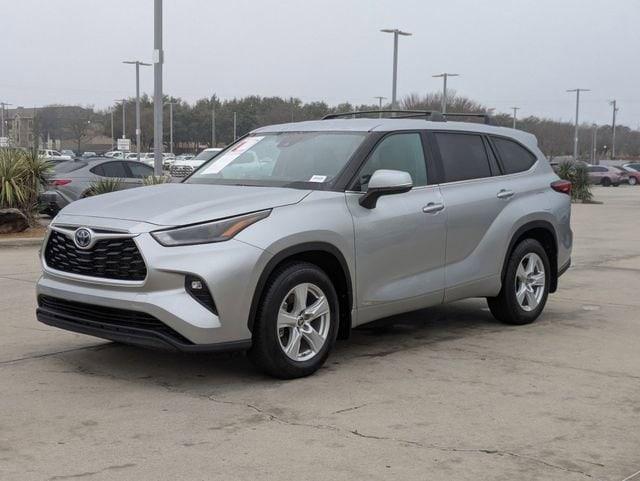 used 2022 Toyota Highlander car, priced at $35,501