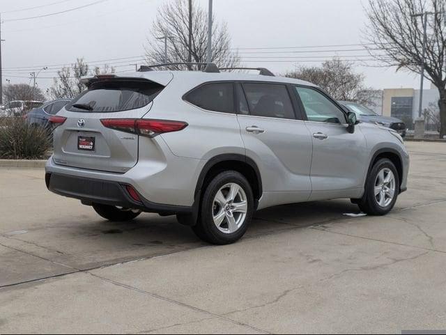 used 2022 Toyota Highlander car, priced at $35,501