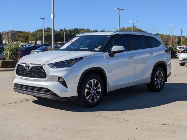 used 2023 Toyota Highlander car, priced at $40,981