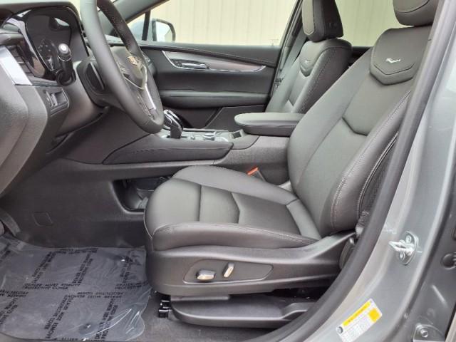 new 2025 Cadillac XT5 car, priced at $45,690