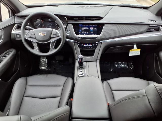 new 2025 Cadillac XT5 car, priced at $45,690