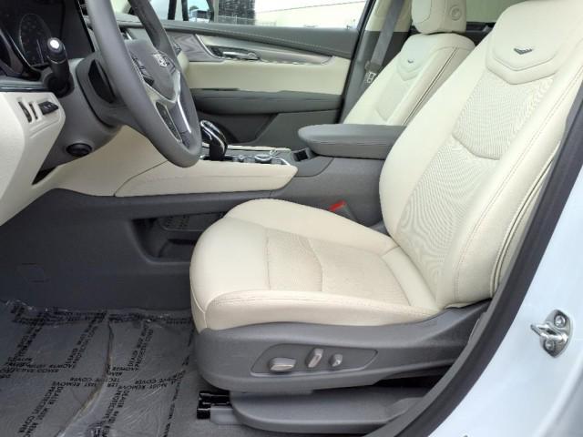 new 2025 Cadillac XT5 car, priced at $58,990
