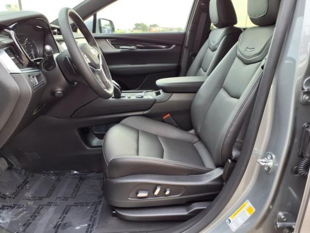 new 2025 Cadillac XT5 car, priced at $52,090
