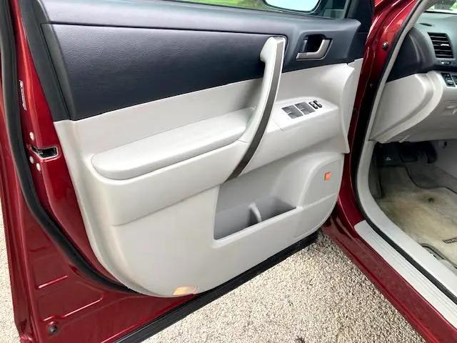 used 2008 Toyota Highlander car, priced at $10,900