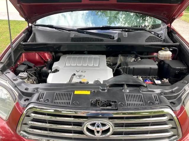 used 2008 Toyota Highlander car, priced at $10,900