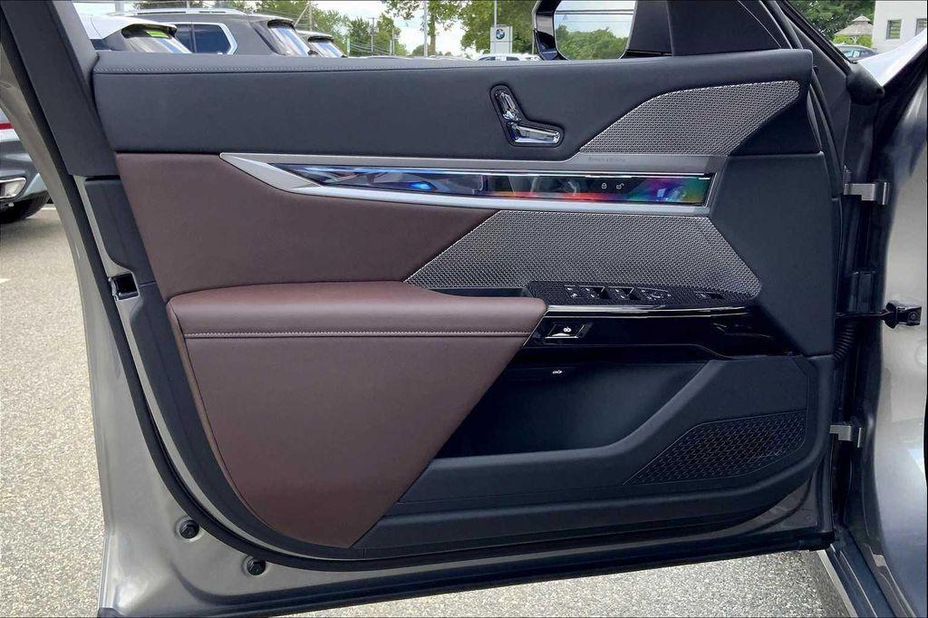 new 2025 BMW 760 car, priced at $128,325
