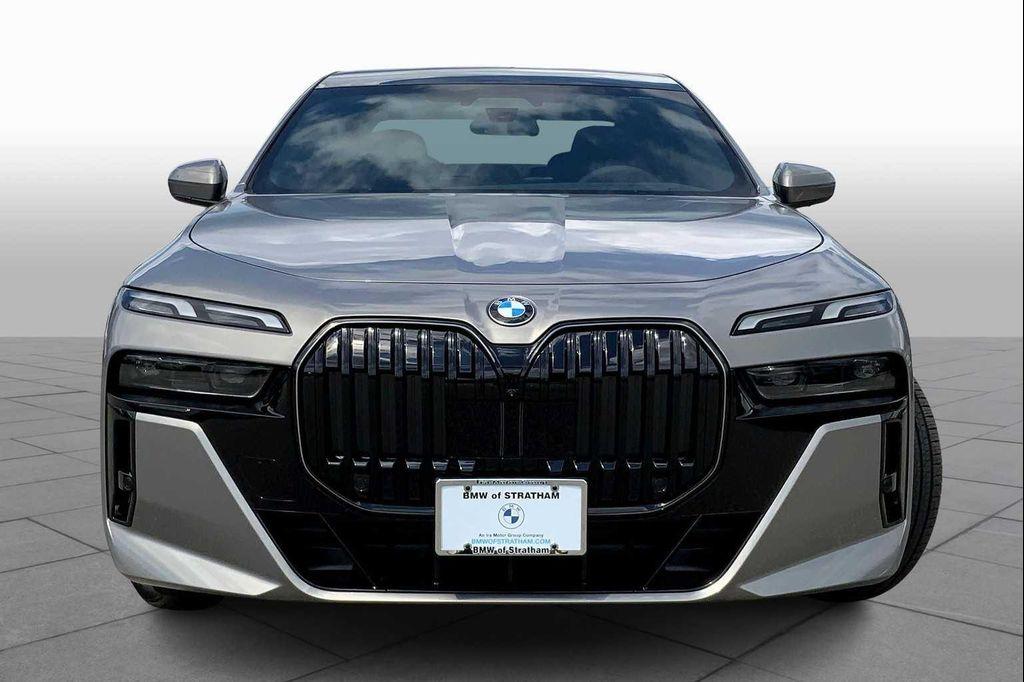 new 2025 BMW 760 car, priced at $128,325