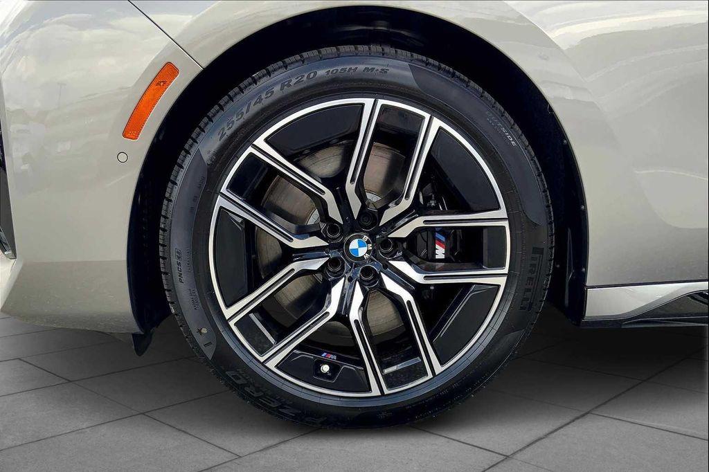 new 2025 BMW 760 car, priced at $128,325