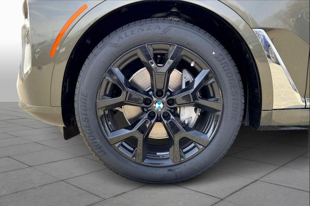 new 2025 BMW X7 car, priced at $93,005