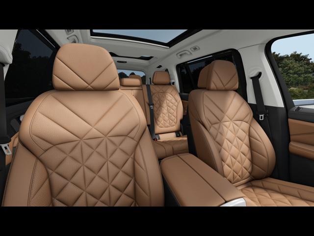 new 2025 BMW X7 car, priced at $94,350