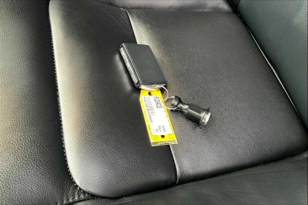 used 2023 Volvo XC60 car, priced at $34,964