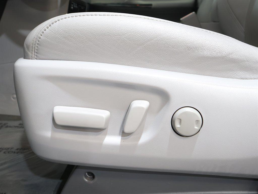 used 2015 Toyota Sienna car, priced at $16,593