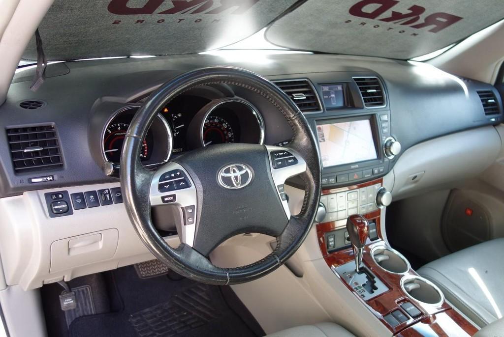 used 2012 Toyota Highlander car, priced at $13,950