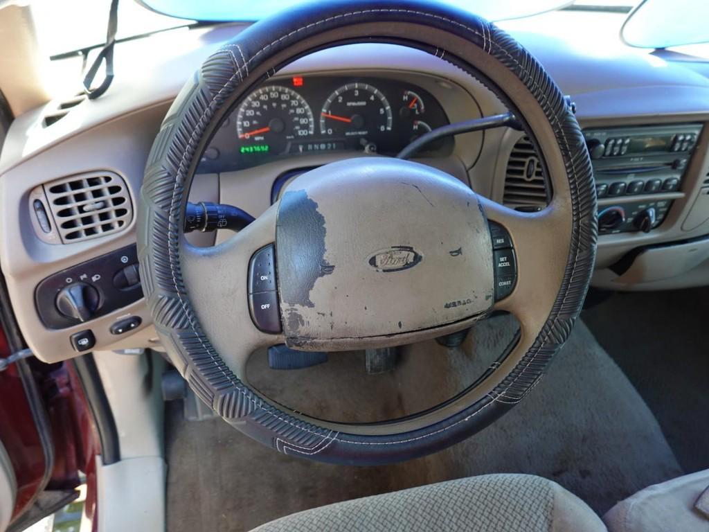 used 2001 Ford Expedition car, priced at $3,950