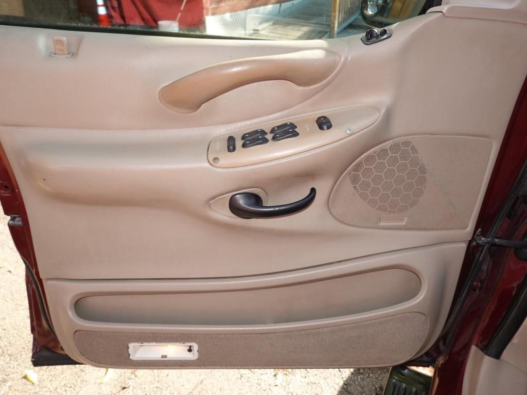 used 2001 Ford Expedition car, priced at $3,950