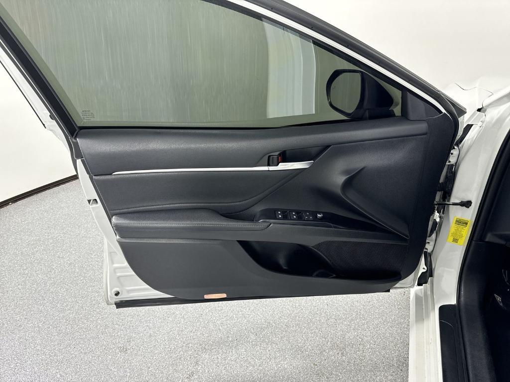 used 2018 Toyota Camry Hybrid car, priced at $15,116