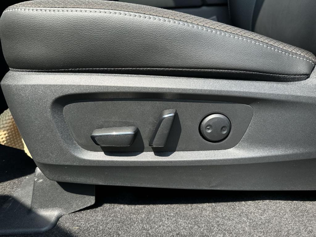new 2025 Nissan Pathfinder car, priced at $44,014
