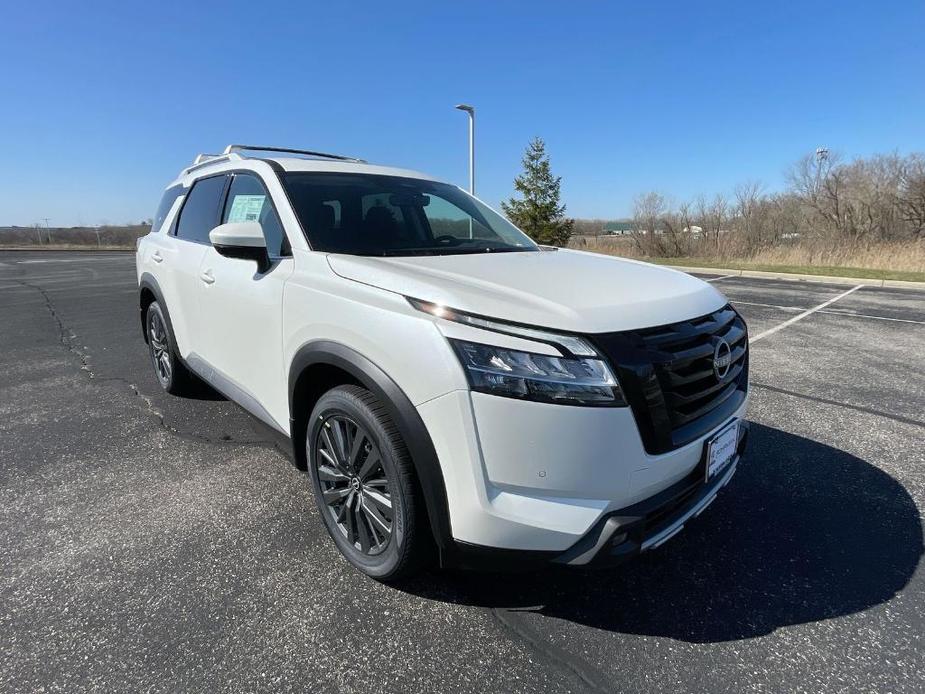 new 2024 Nissan Pathfinder car, priced at $41,199