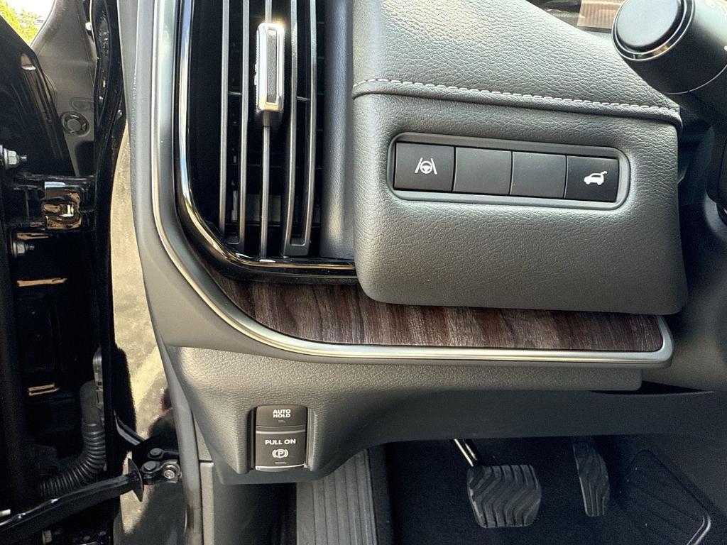 new 2025 Nissan Armada car, priced at $64,190