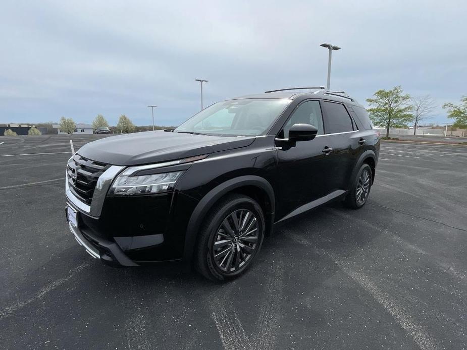 new 2024 Nissan Pathfinder car, priced at $40,305