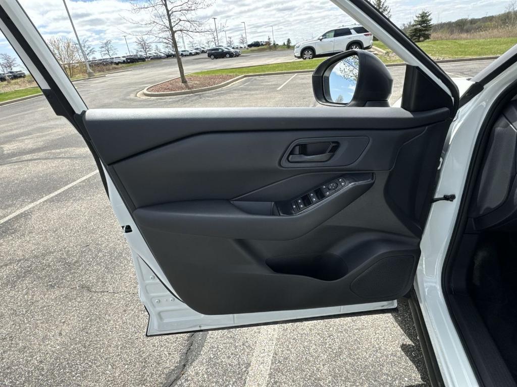new 2025 Nissan Rogue car, priced at $30,919