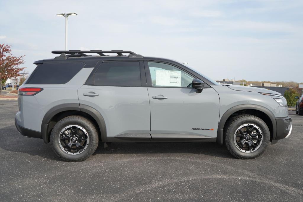 new 2024 Nissan Pathfinder car, priced at $39,267