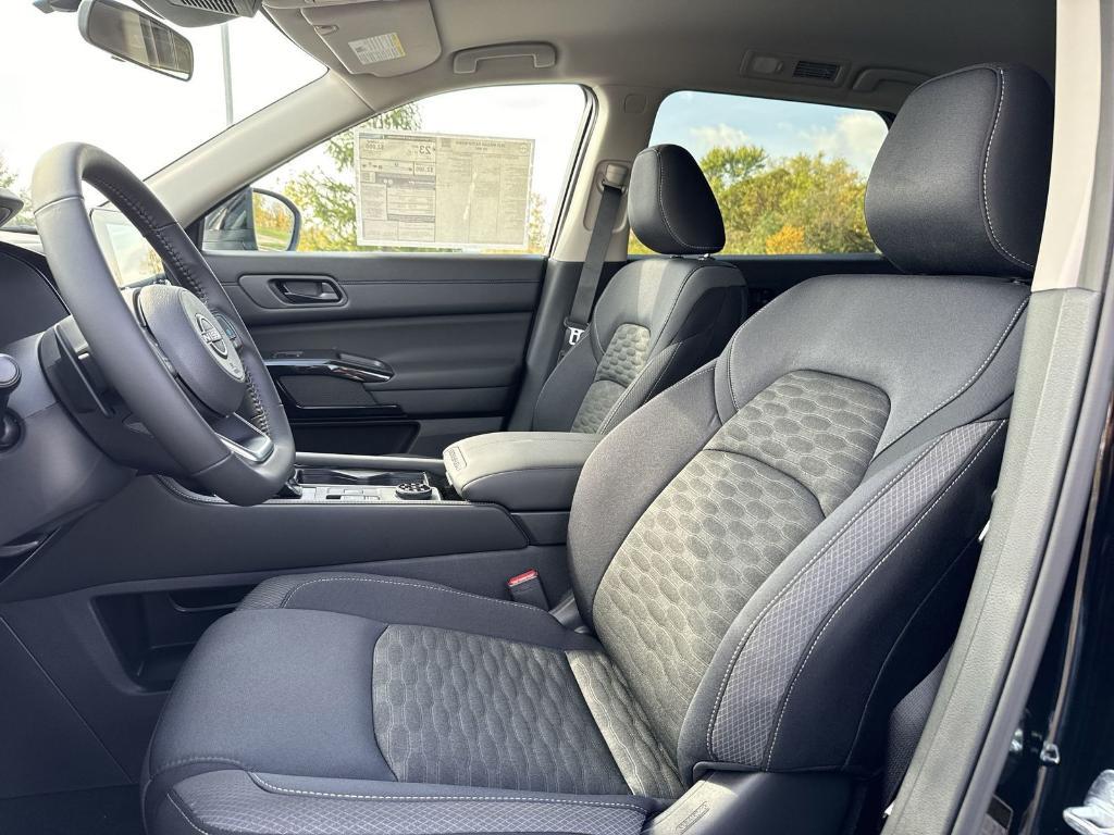new 2025 Nissan Pathfinder car, priced at $32,810