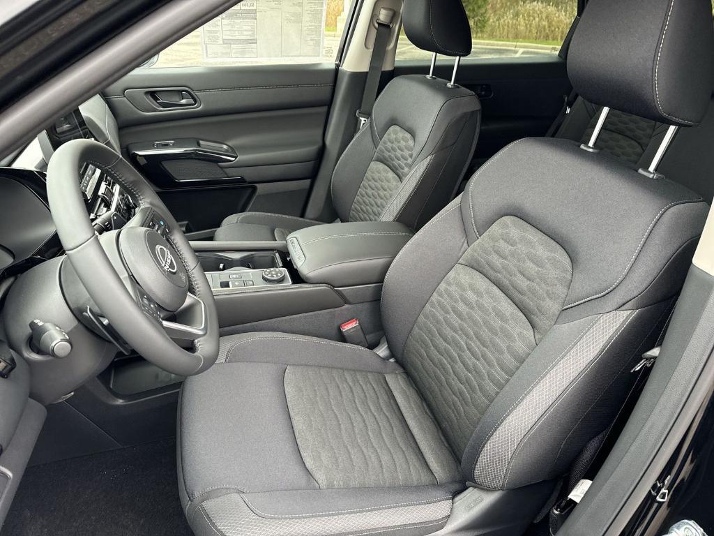 new 2025 Nissan Pathfinder car, priced at $32,775